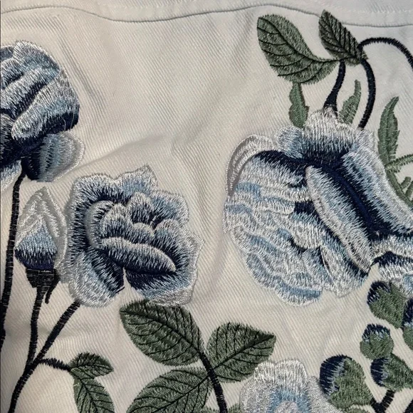 STOOSH White jean jacket. Beautiful detailed Blue floral embroidery. Size small - Picture 8 of 12